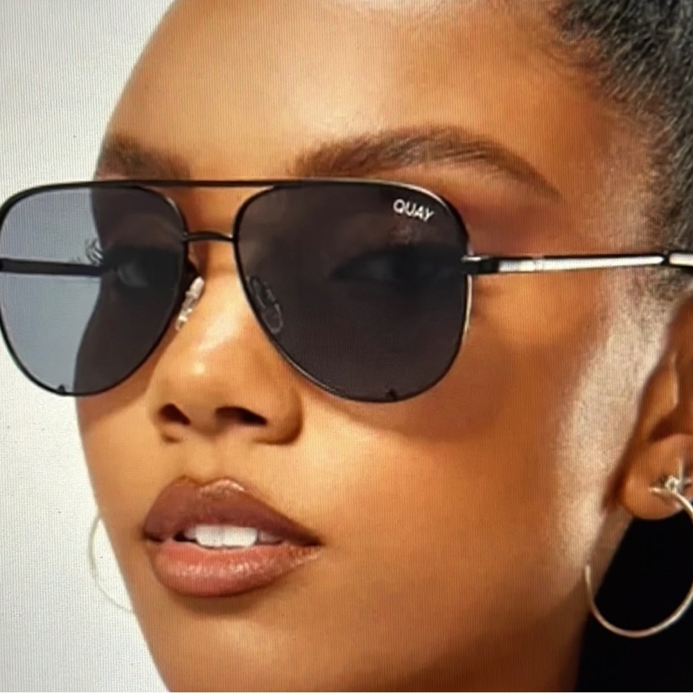 NWT and case Quay high key mini sunglasses